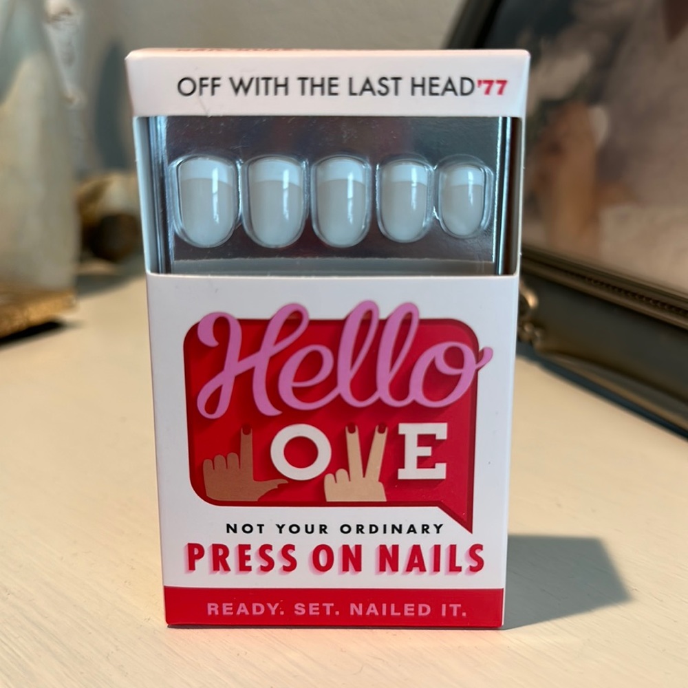 Hello Love Nails